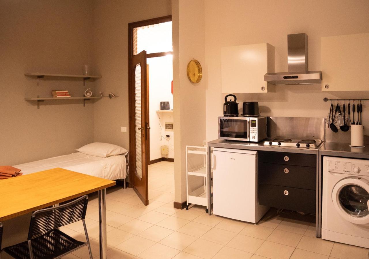 Chambers Short Rentals - Via Gezio Calini Brescia - 2 Studio Flats Екстер'єр фото